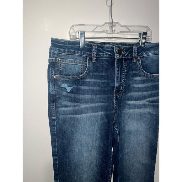Maurice’s women’s distressed blue jeans - Picture 2 of 10